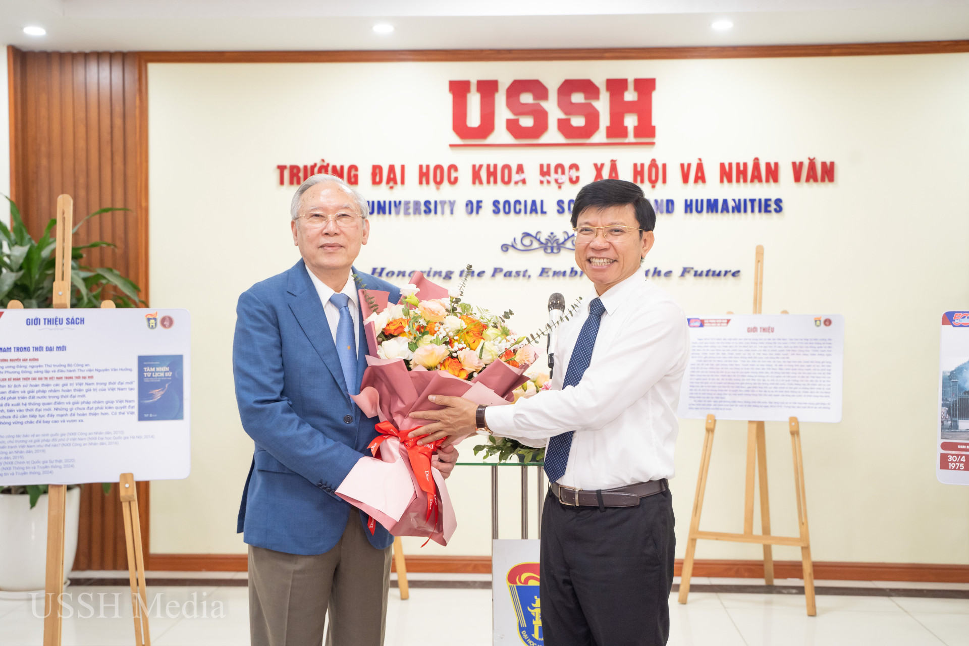 ussh trung bay sach 45