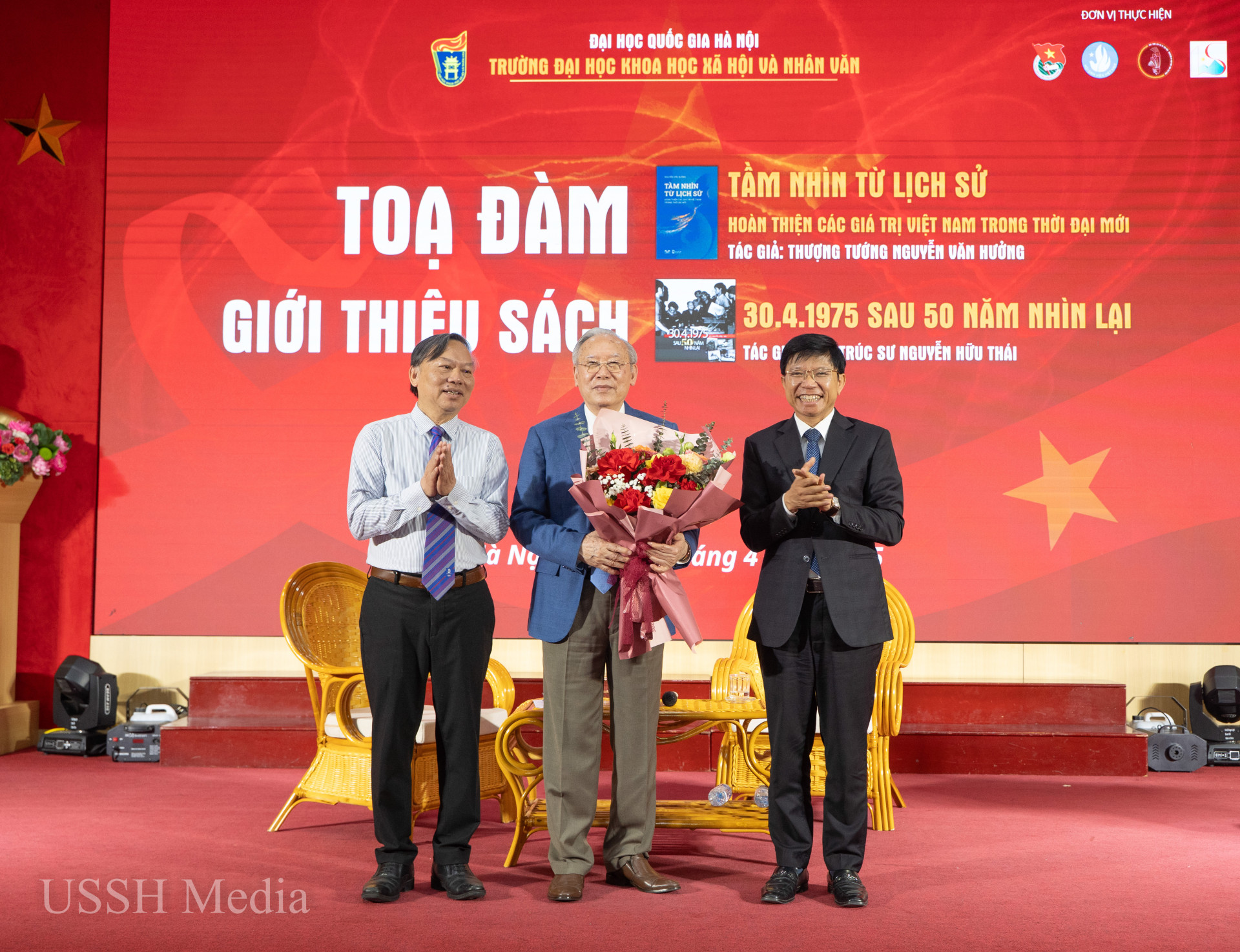 ussh trung bay sach 9