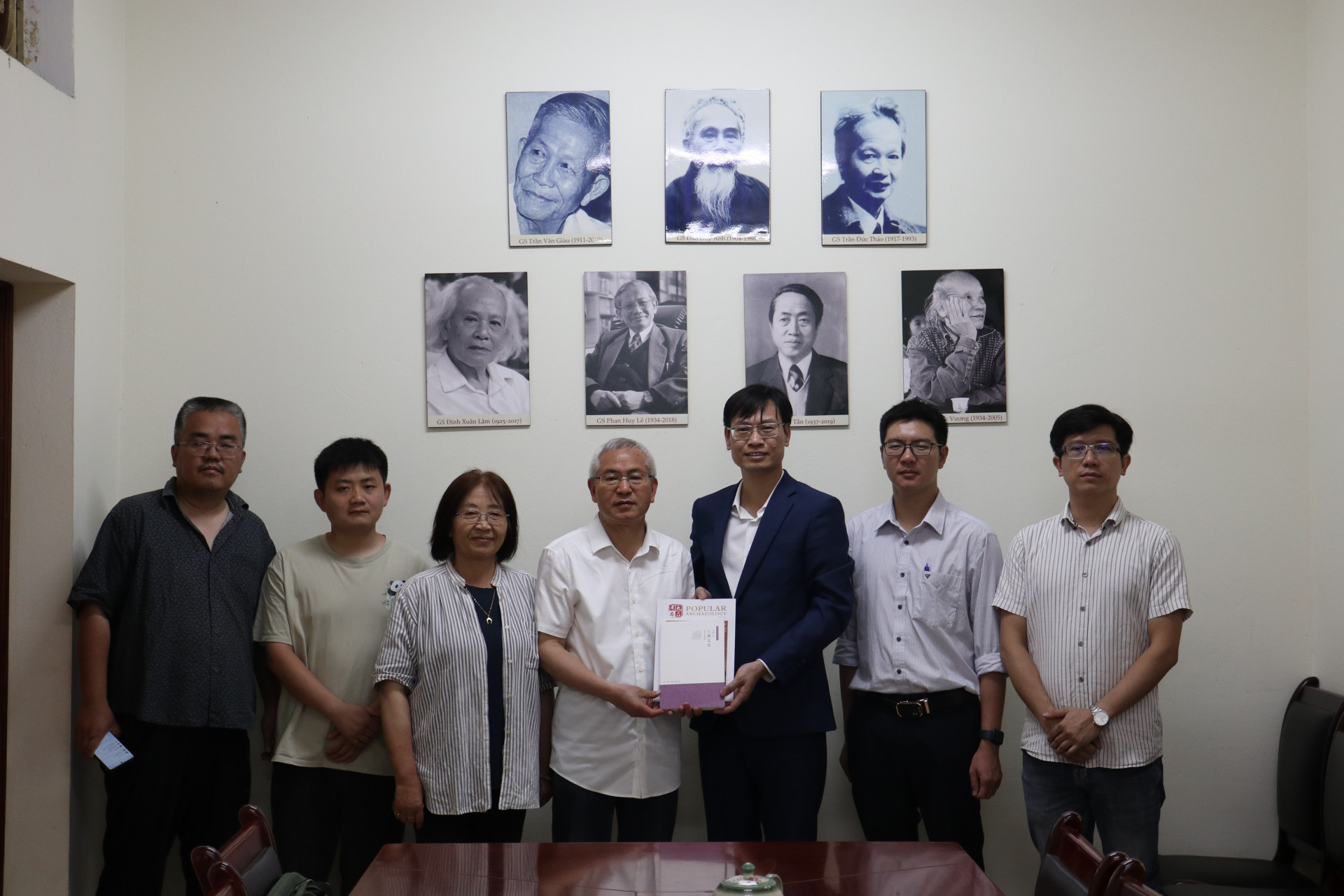BAN CHỦ NHIỆM KHOA LỊCH SỬ GẶP GỠ VIỆN NGHIÊN CỨU VĂN HÓA VÀ DI SẢN TỰ NHIÊN ĐẠI HỌC NAM KINH