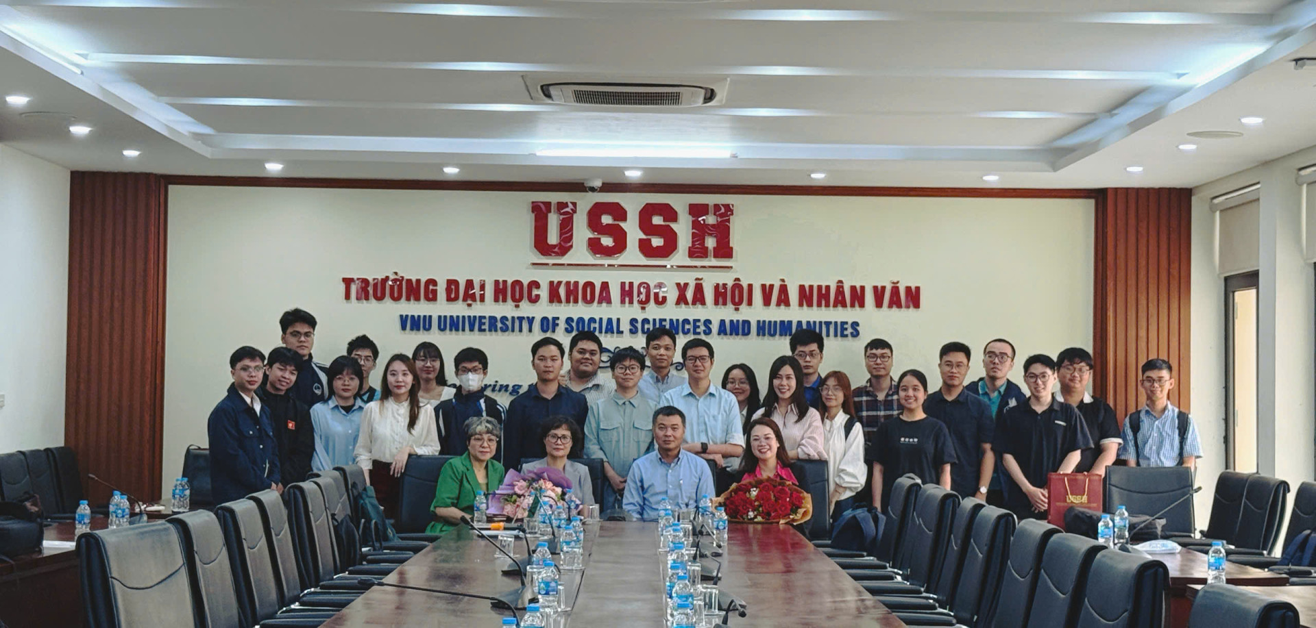 [Toàn cảnh] Tọa đàm Kiến tạo giá trị nghề nghiệp từ nền tảng tri thức