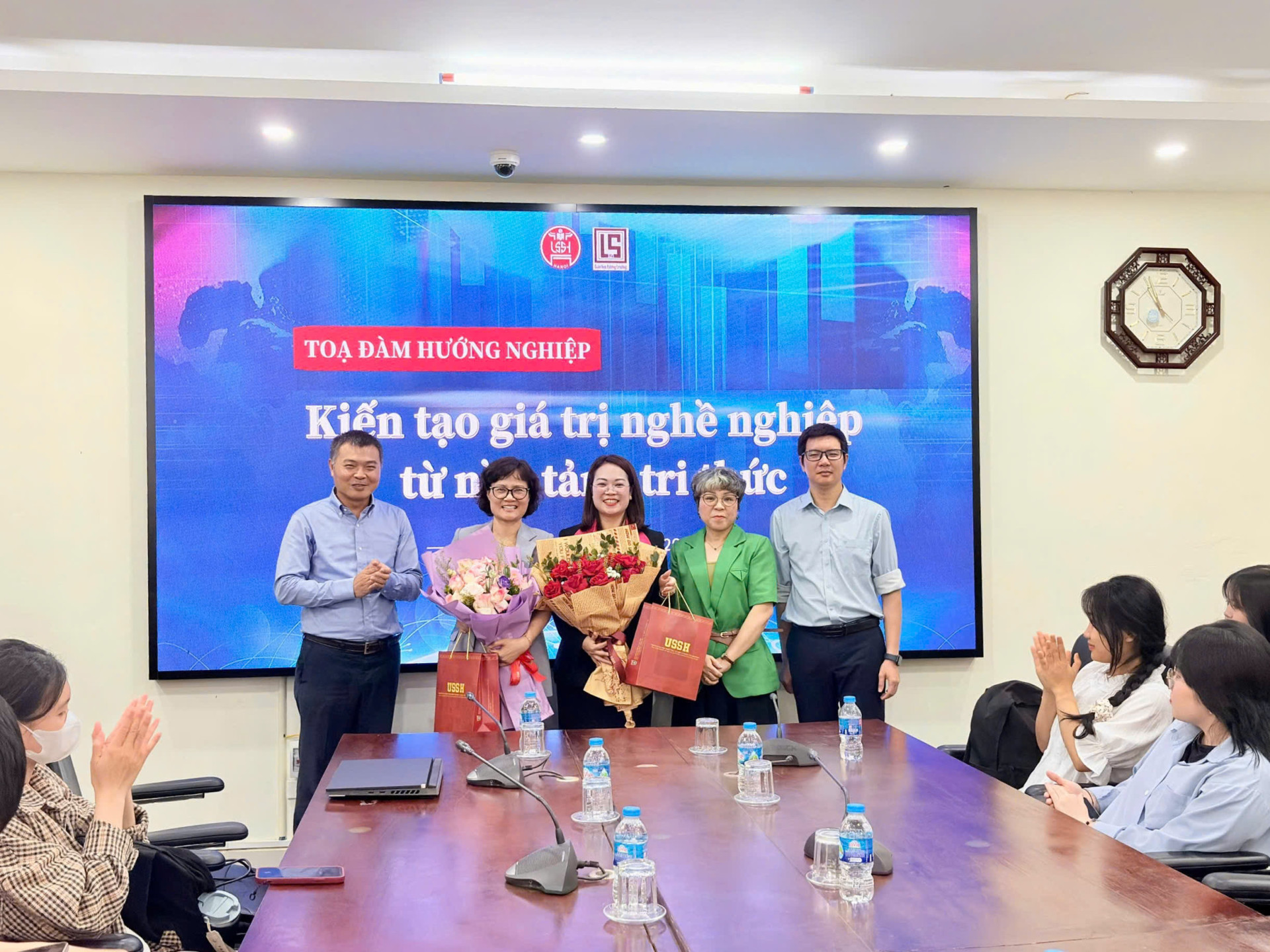 Ban Chủ nhiệm khoa