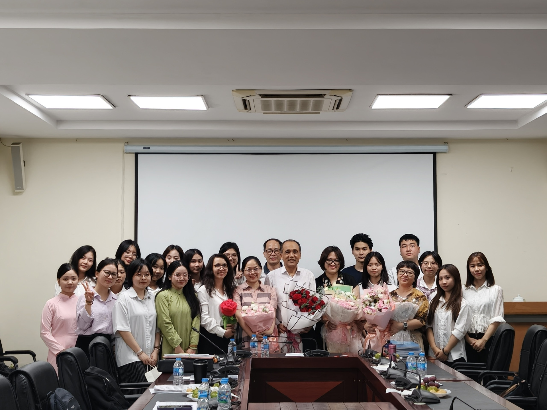 [BẢO VỆ KHÓA LUẬN TỐT NGHIỆP - SINH VIÊN CHUYÊN NGÀNH LỊCH SỬ VIỆT NAM NĂM 2026]
